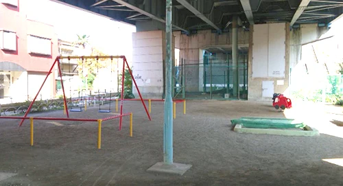平井大橋下児童遊園の写真