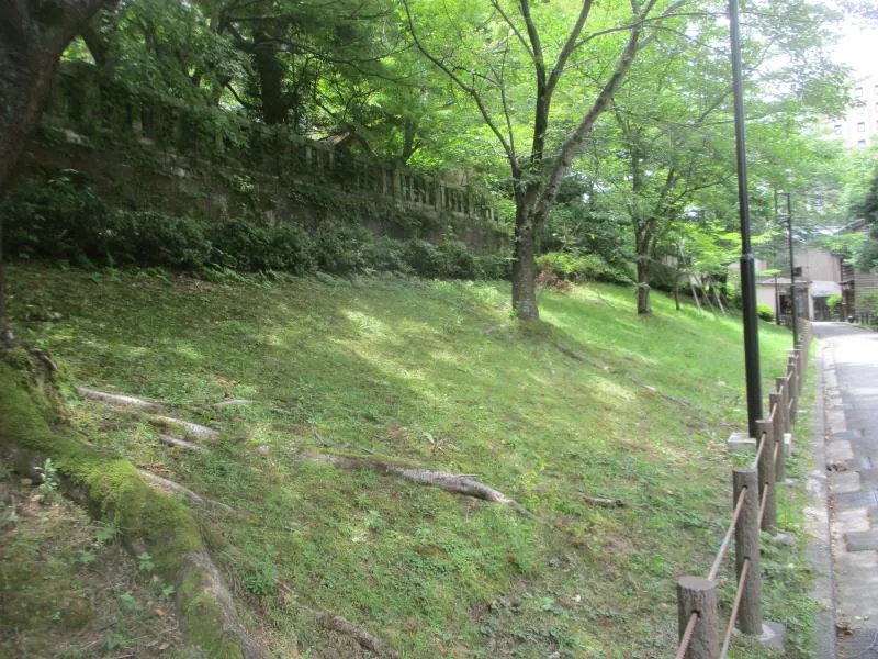尾山町門前緑地の写真