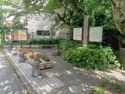 広坂１丁目三角緑地の写真